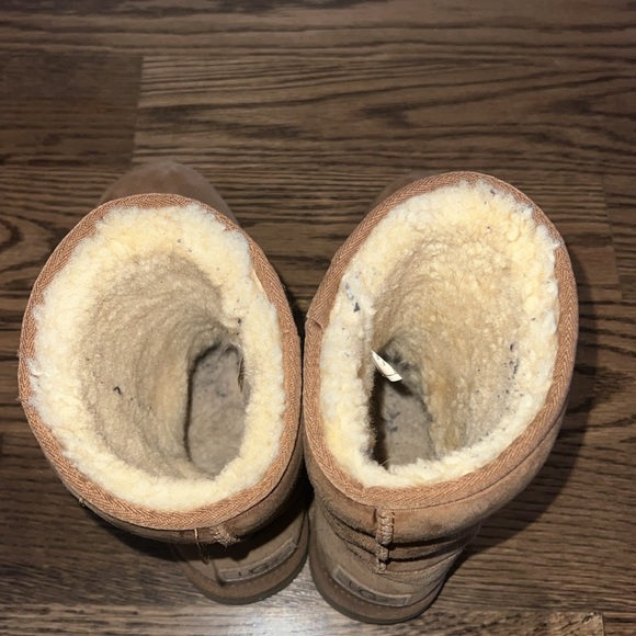 Short Chestnut Uggs - Picture 3 of 4